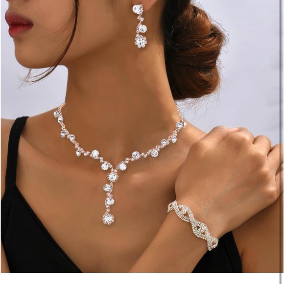 Accessories - NWT ROSE GOLD RHINESTONE JEWELRY SET